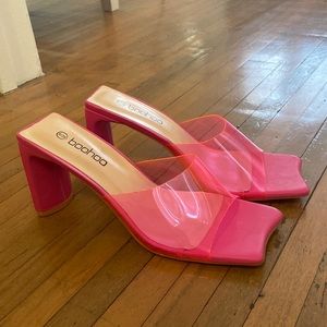 never worn hot pink boohoo open toed heels. Y2K